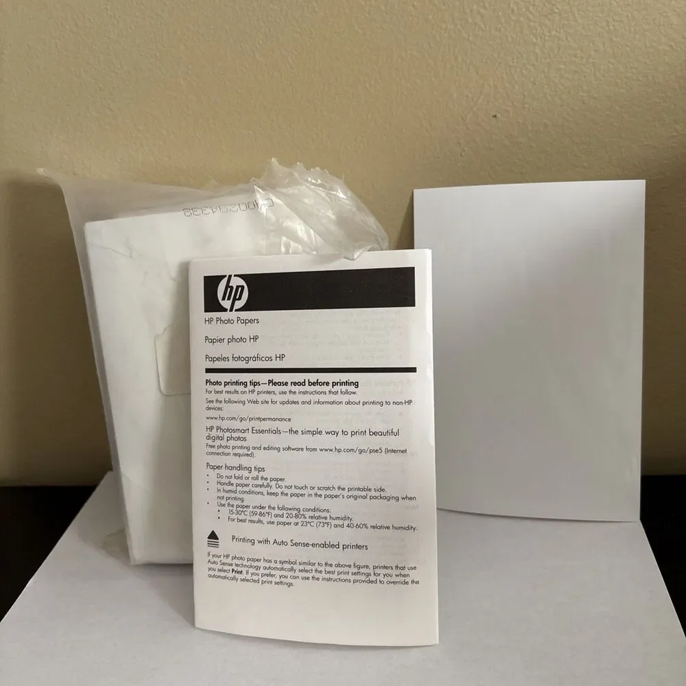 HP 4x6 Photo Paper Glossy 140+ sheets New Opened Package
